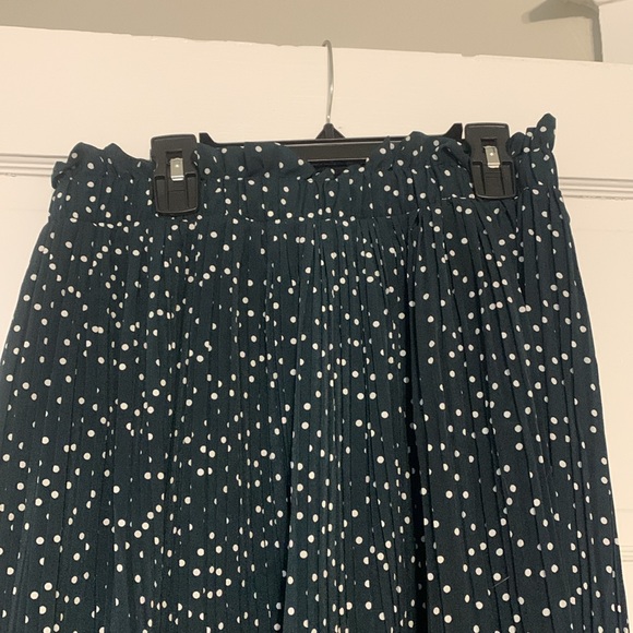 NWT Amazon pleated dark green midi skirt - Picture 2 of 3